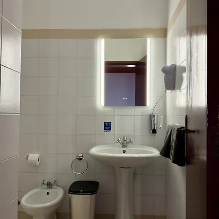 Con Estacionamiento Y Bano Privado * 푼샬