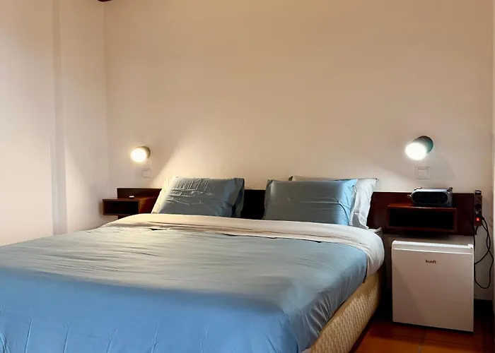 Con Estacionamiento Y Bano Privado 푼샬