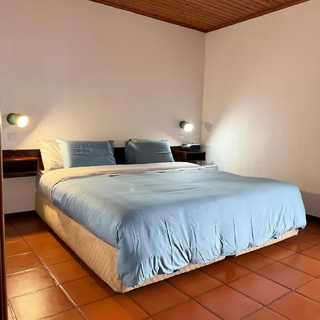 Con Estacionamiento Y Bano Privado * Funchal